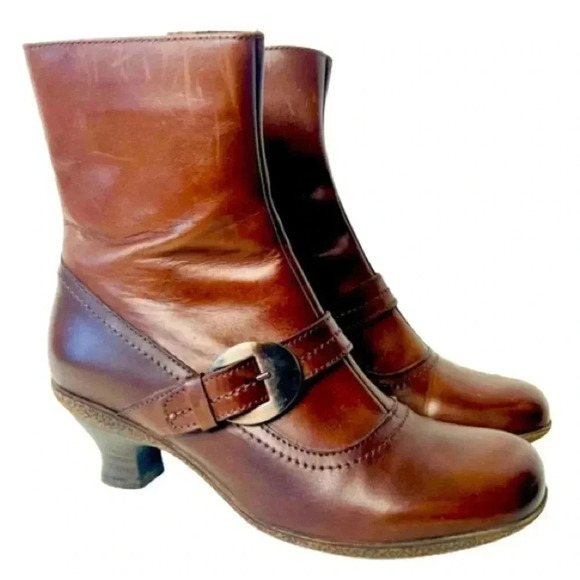 La Canadienne Brown Leather Ankle Boots Victorian Style Round Toe Size 6.5M - Picture 1 of 16